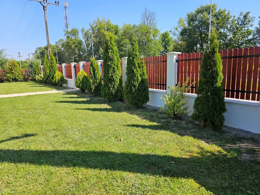 grădina Pensiunii Nobila din România, Beclean la Băile Figa